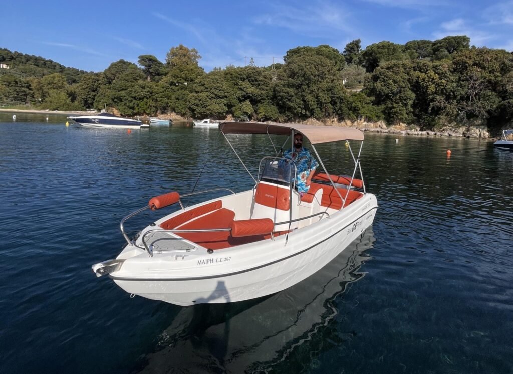 GR Boat Rental Skiathos Boat Hire Skiathos Experience effortless cruising with the Karel Deluxe 2023 in Skiathos. Premium 5m boat for 4 people with electric trim, Yamaha 30/40hp engine, and no licence required!