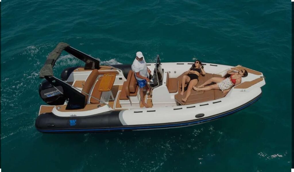 GR Boat Rental Skiathos Boat Hire Skiathos Rent the ultimate luxury of Tiger Topline 2024 in Skiathos! Fits 8 guests with sunbathing pillows, USB music, and an onboard shower. Fast, stable, and perfect for families.