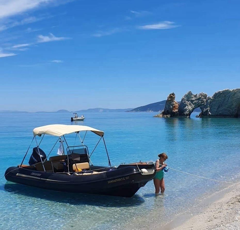 GR Boat Rental Skiathos Boat Hire Skiathos Rent the Tomahawk Rib in Skiathos, a 140HP powerhouse for up to 8 people. Sporty 6m design, fuel-efficient, and perfect for licensed drivers. The perfect high-energy boat rental in Skiathos.