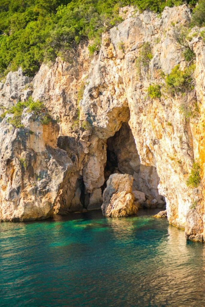 GR Boat Rental Skiathos Boat Hire Skiathos GR Boat Rental has over 20+ years of experience in boat rentals, hire, and private trips around Skiathos. Choose from no-licence boats, luxury boat rentals, or private trips with a skipper.