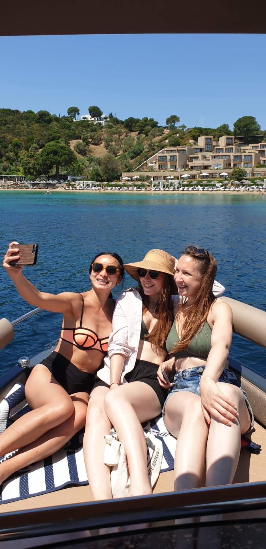 GR Boat Rental Skiathos Boat Hire Skiathos GR Boat Rental has over 20+ years of experience in boat rentals, hire, and private trips around Skiathos, Lalaria, Skopelos and Alonissos. Choose from no-licence boats, luxury boat rentals, or private trips with a skipper.